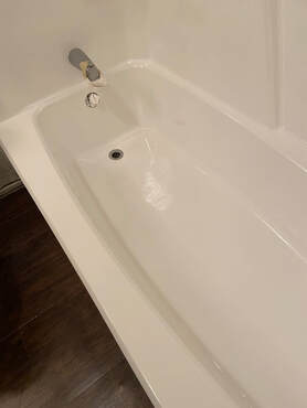 Picture of a newly refinished bathtub. The tub refinish is now done, and it will last up to 20 years. 