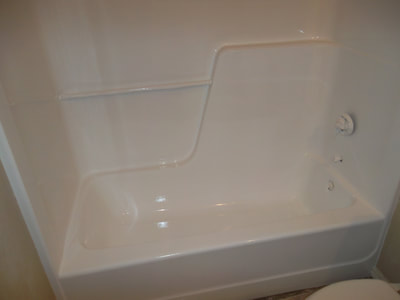 Picture of a fiberglass tub that is refinished and looks all fresh and clean! 