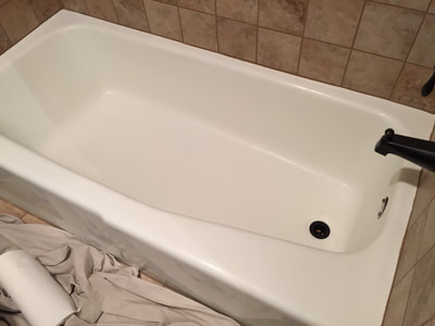 Picture of a freshly resurfaced bathtub. The dirt of the before picture is nowhere to be found with this newly reglazed tub. 