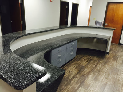 Picture of a reception of a hotel where you can see the countertop refinished. 