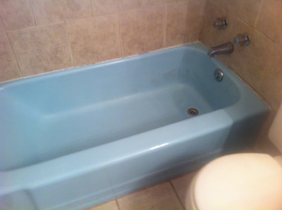 Picture of a bathtub that looks old and outdated. It has a bleu-ish color and it takes you straight back to the nineties when looking at it! 