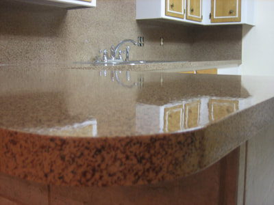 Image of Bronze Gravel  on kitchen countertop resurface. you can see the refinished Tile with brown and white color. 