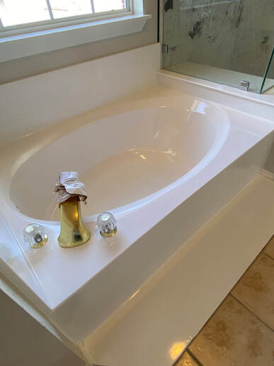 Picture of a bathtub that looks nice and shiny because it just underwent a bathtub refinishing project. 