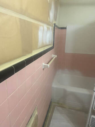 Picture of outdated bathtub. You can see old bathtub which is difficult to repair.